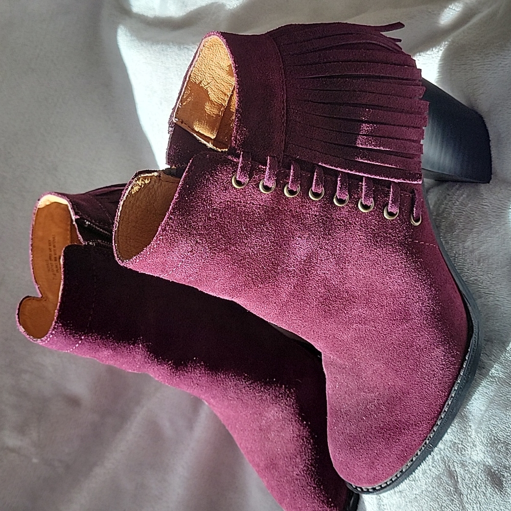 Purple ankle boots with fringe